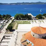 2 Bedroom Awesome In Lägenhet Zadar