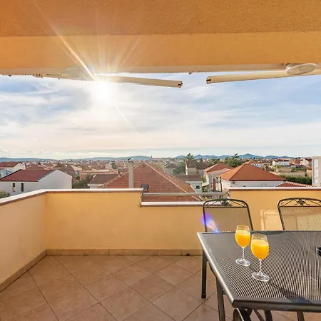 Apartamento 2 Bedroom Awesome In