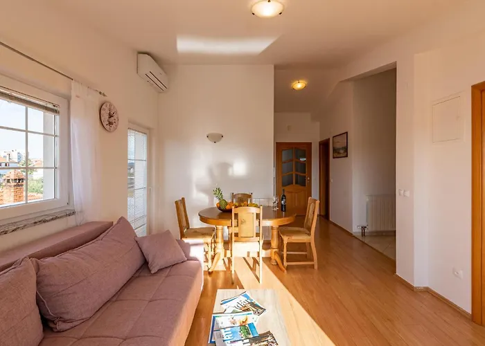 2 Bedroom Awesome In Apartment