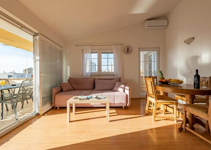 2 Bedroom Awesome In Apartament *