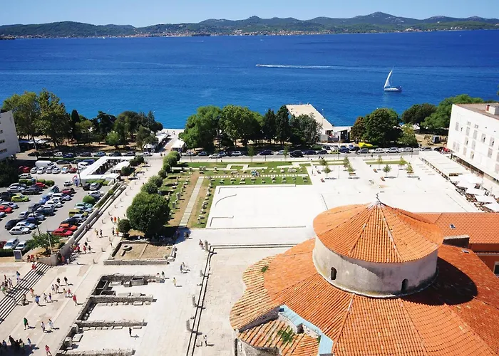 2 Bedroom Awesome In Apartament Zadar