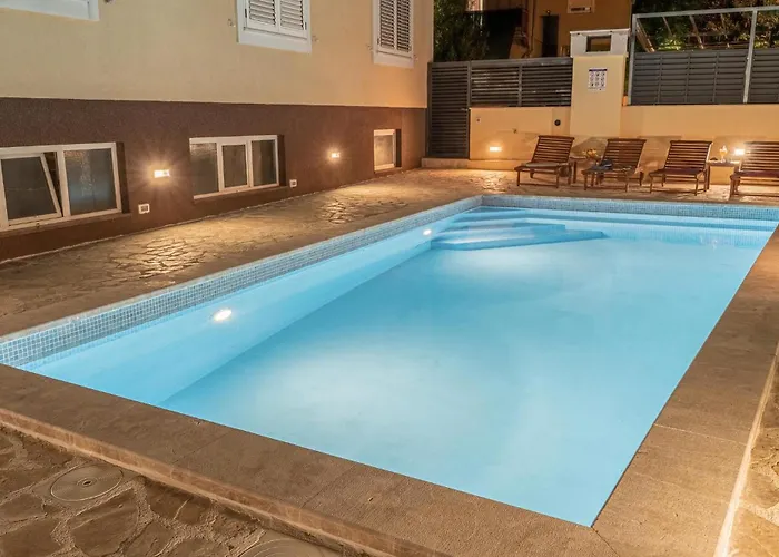 Apartment 2 Bedroom Awesome In Zadar