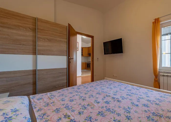 Apartment 2 Bedroom Awesome In Zadar