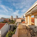 2 Bedroom Awesome In 扎达尔