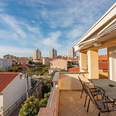 2 Bedroom Awesome In 자다르