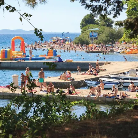 2 Bedroom Awesome In * 자다르