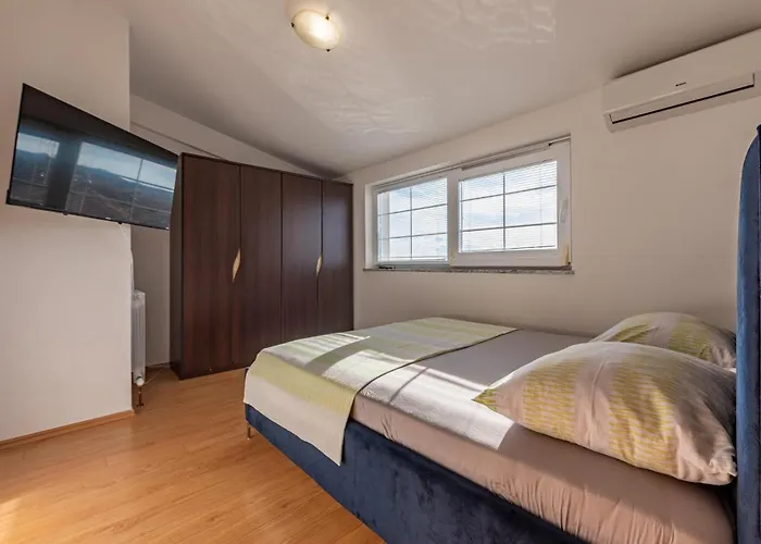 Διαμέρισμα 2 Bedroom Awesome In *