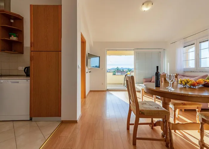 Διαμέρισμα 2 Bedroom Awesome In *