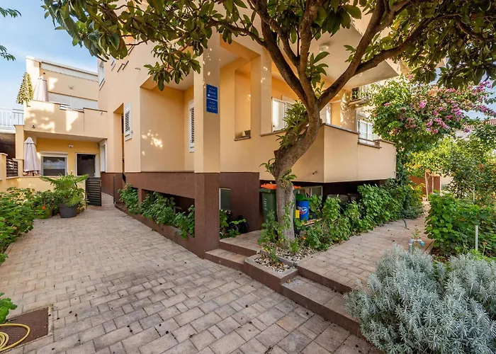 Διαμέρισμα 2 Bedroom Awesome In Ζαντάρ