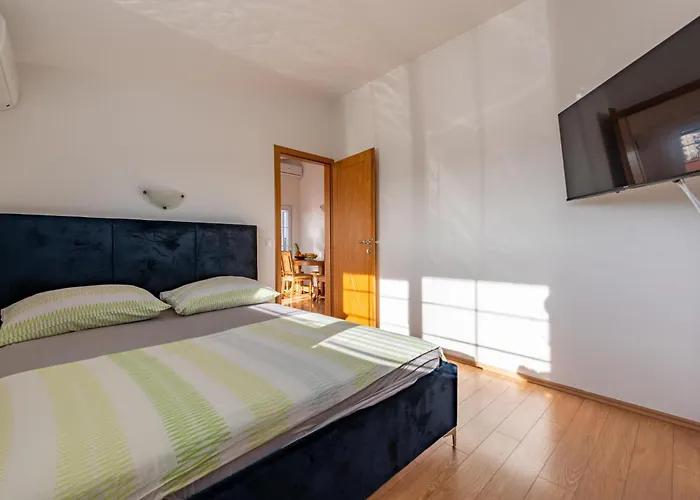 Διαμέρισμα 2 Bedroom Awesome In *