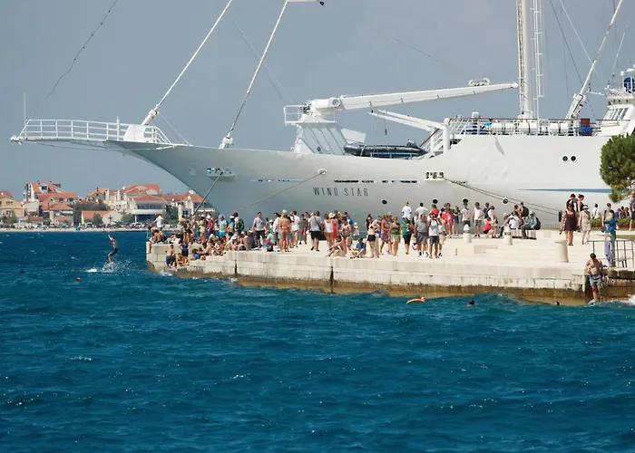 Διαμέρισμα 2 Bedroom Awesome In *